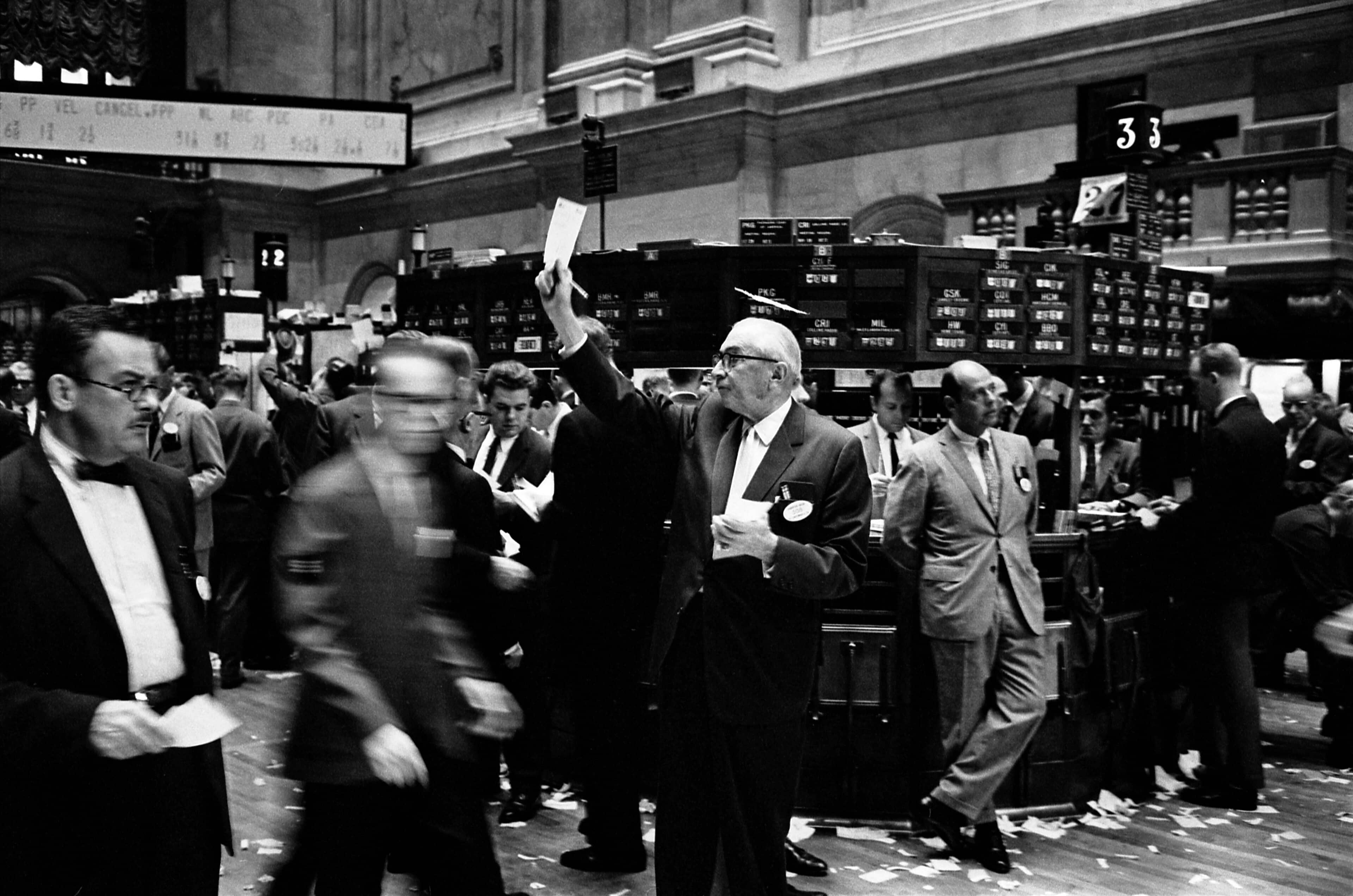 Traders crowding the floor of the New York Stock Exchange, black and white